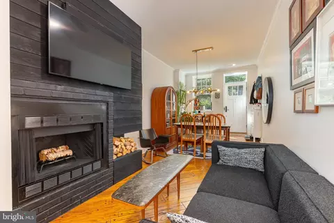 329 Fitzwater St, Philadelphia, PA 19147