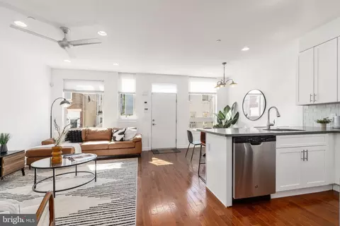 423 E Flora St, Philadelphia, PA 19125