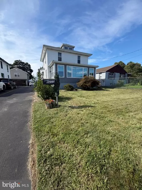 9432 Krewstown Rd, Philadelphia, PA 19115