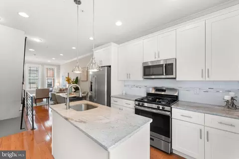2226 Cross St, Philadelphia, PA 19146