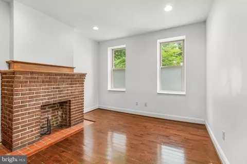 903 S 13th St, Philadelphia, PA 19147