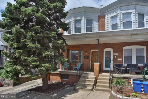 207 Lauriston St, Philadelphia, PA 19128