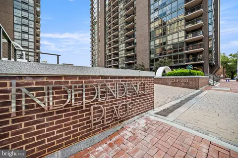 241 S 6th St #1106C, Philadelphia, PA 19106