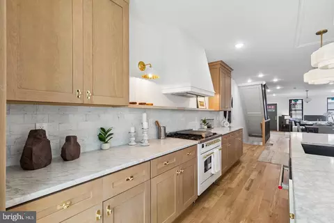 1731 Christian St, Philadelphia, PA 19146