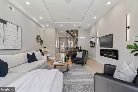 1440 S Front St, Philadelphia, PA 19147