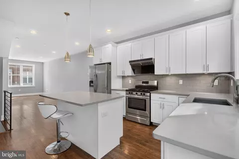 1227 Peters St, Philadelphia, PA 19147
