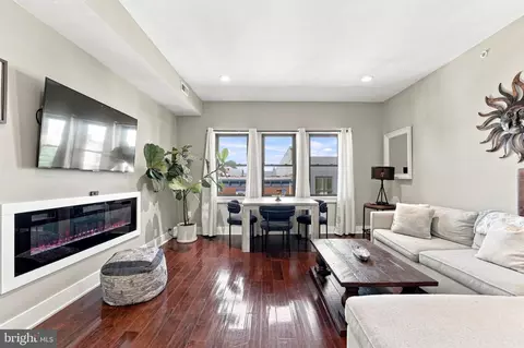 929 N 2nd St #3, Philadelphia, PA 19123