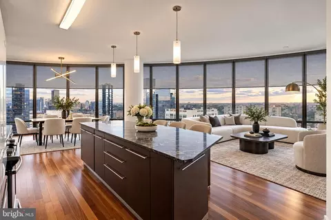 2101 Market St #1702, Philadelphia, PA 19103