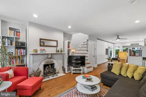 2424 Waverly St, Philadelphia, PA 19146