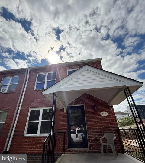 1315 Ogden Ct, Philadelphia, PA 19123