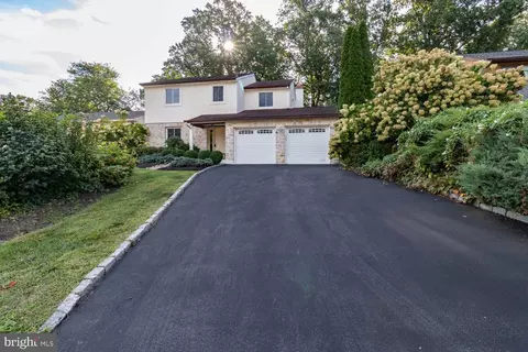 937 Caledonia St, Philadelphia, PA 19128