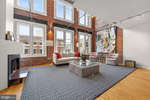 33 N 3rd St #4A, Philadelphia, PA 19106