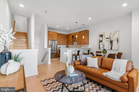 250 Poplar St, Philadelphia, PA 19123
