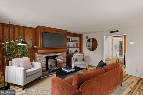 4717 19 Almond St, Philadelphia, PA 19137