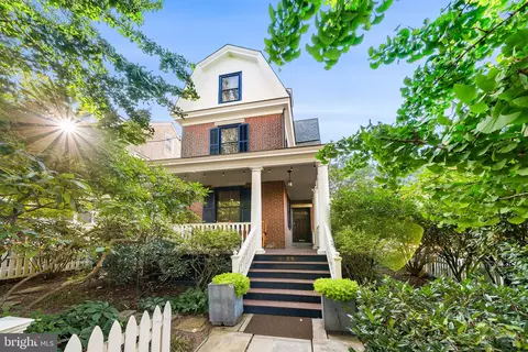 35 E Gravers Ln, Philadelphia, PA 19118