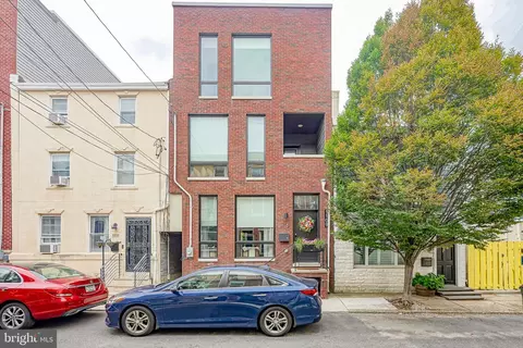 1109 Earl St #A, Philadelphia, PA 19125