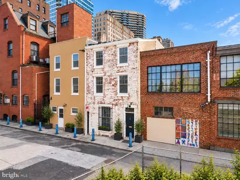 2010 Ionic St, Philadelphia, PA 19103