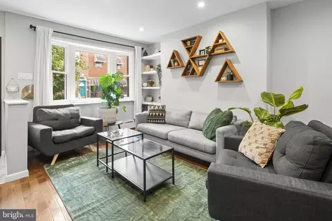809 Moore St, Philadelphia, PA 19148