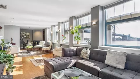 7 N Christopher Columbus Blvd #246, Philadelphia, PA 19106