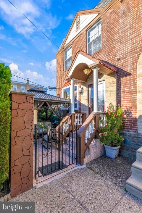 701 Marwood Rd E, Philadelphia, PA 19120