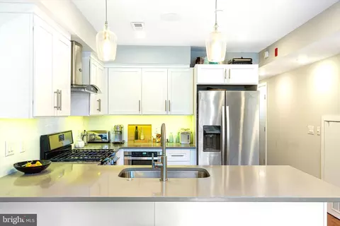 336 Monroe St #B, Philadelphia, PA 19147