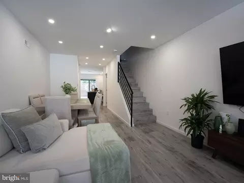 922 W York St, Philadelphia, PA 19133