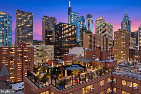 118 S 21st St #1211, Philadelphia, PA 19103