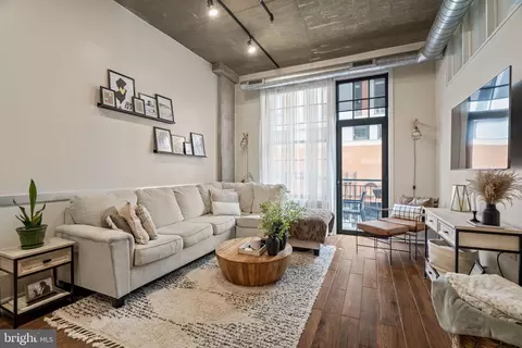 112 N 2nd St #5B2, Philadelphia, PA 19106
