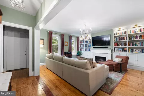 402 Leverington Ave, Philadelphia, PA 19128