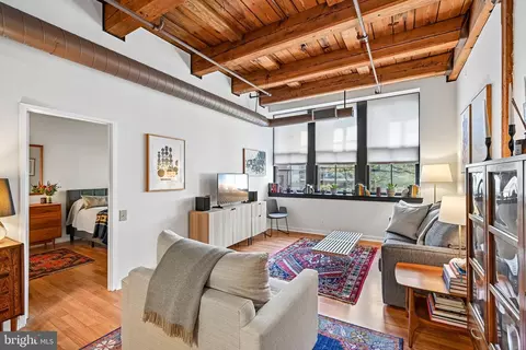 301 Race St #409, Philadelphia, PA 19106
