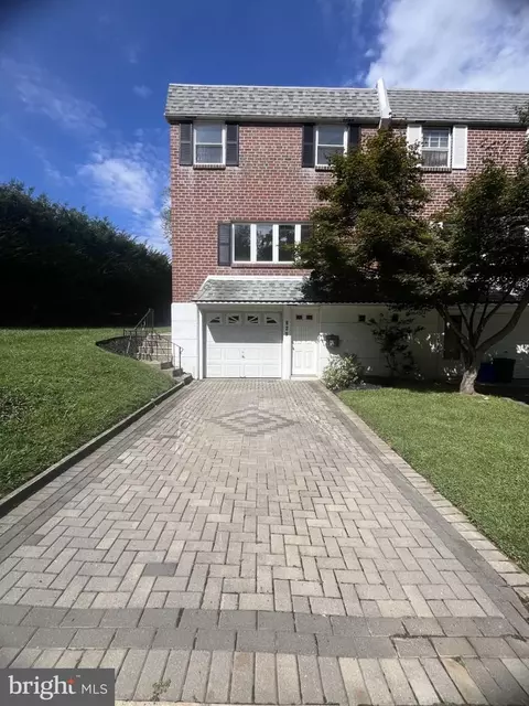 825 W Bells Mill Rd, Philadelphia, PA 19128