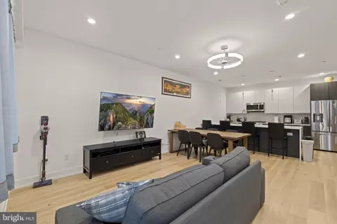119 Greenwich St #8, Philadelphia, PA 19147