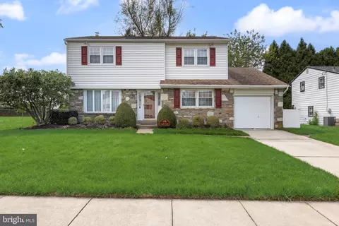 154 Laurie Ln, Philadelphia, PA 19115