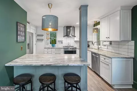 6822 Lawnton St, Philadelphia, PA 19128