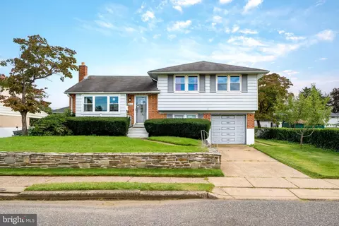 9947 Montour St, Philadelphia, PA 19115