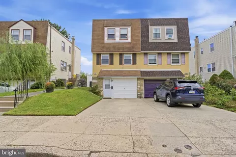 9961 Alicia St, Philadelphia, PA 19115