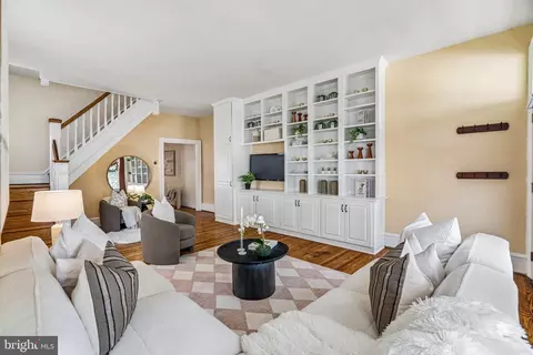 100 W Gorgas Ln, Philadelphia, PA 19119