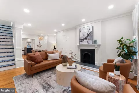2417 Panama St, Philadelphia, PA 19103