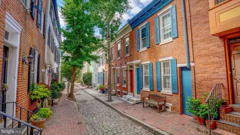 2417 Panama St, Philadelphia, PA 19103