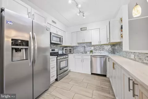 8920 Krewstown Rd #215, Philadelphia, PA 19115