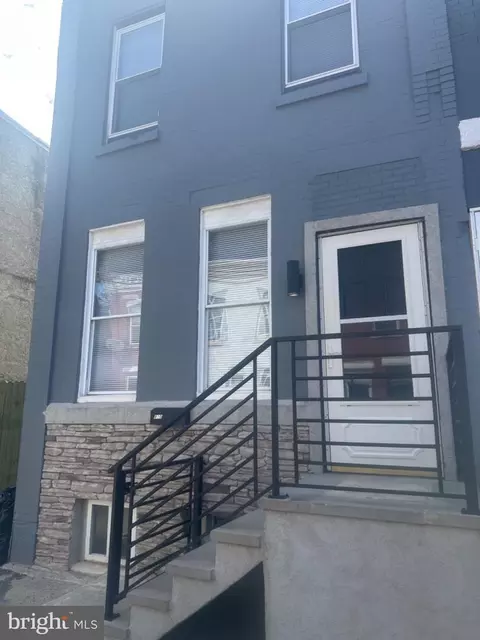 810 W Birch St, Philadelphia, PA 19133