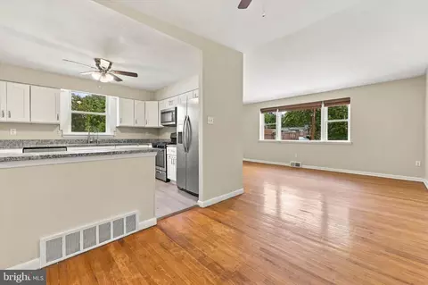 704 Hill Rd, Philadelphia, PA 19128