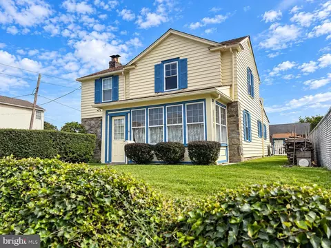 7329 Dungan Rd, Philadelphia, PA 19111