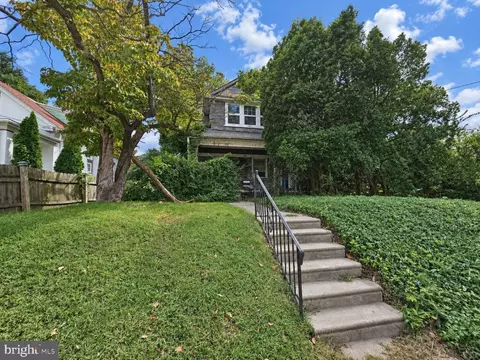 533 Hermit St, Philadelphia, PA 19128