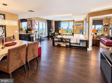 717 S Chris Columbus Blvd #901, Philadelphia, PA 19147