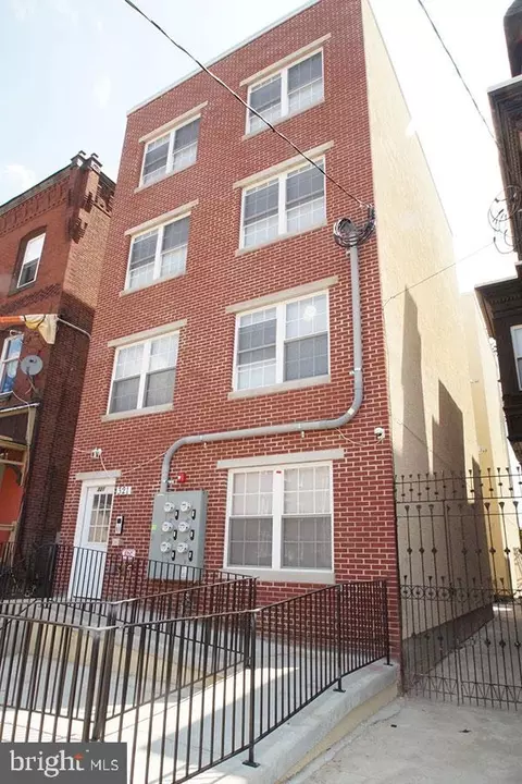 321 N 40th St, Philadelphia, PA 19104
