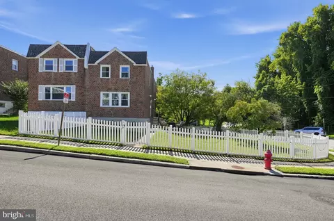 700 Livezey Ln, Philadelphia, PA 19128