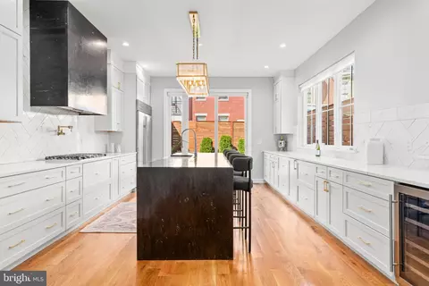 1519 Wallace St, Philadelphia, PA 19130