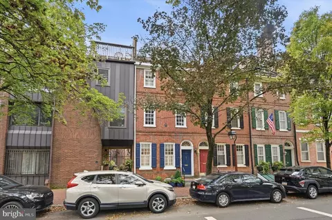 308 Lombard St, Philadelphia, PA 19147