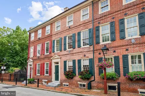 306 Cypress St, Philadelphia, PA 19106